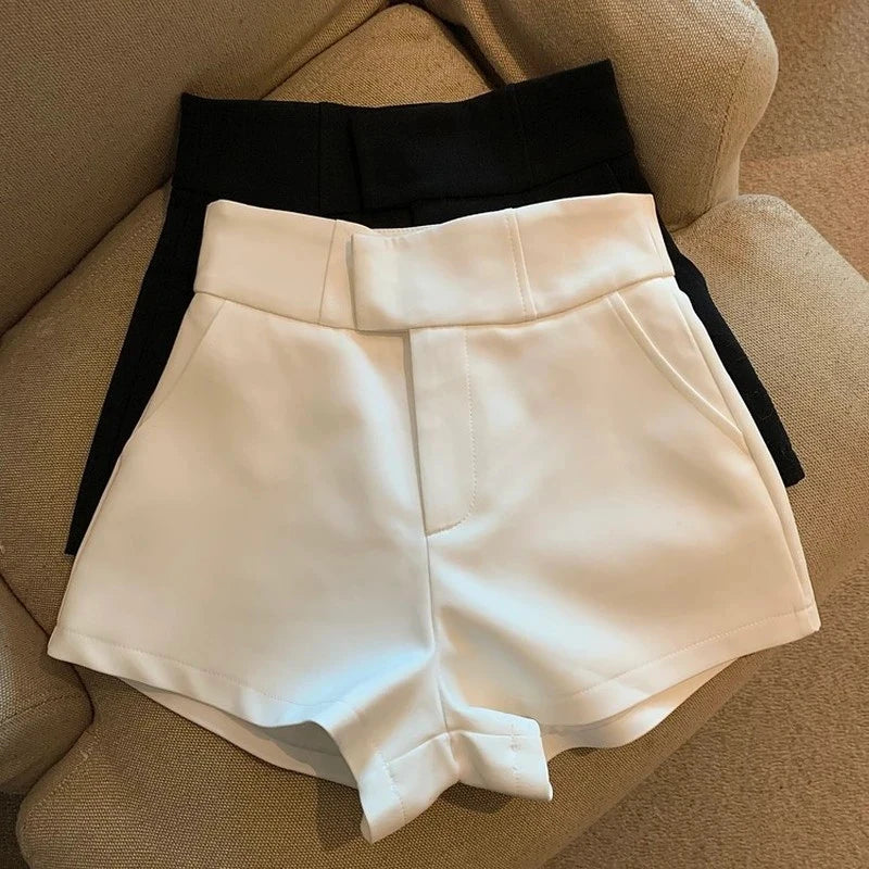 Elegant shorts with high waist