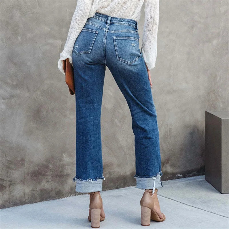 Straight leg jeans with high waist and button fastening