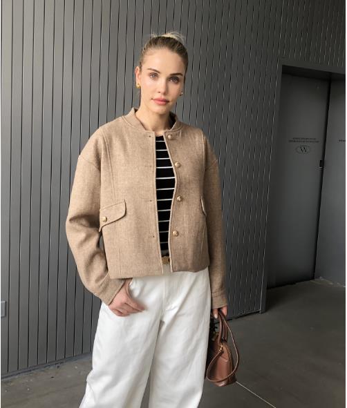 Wool tops - Women's short jacket: a new model for modern women