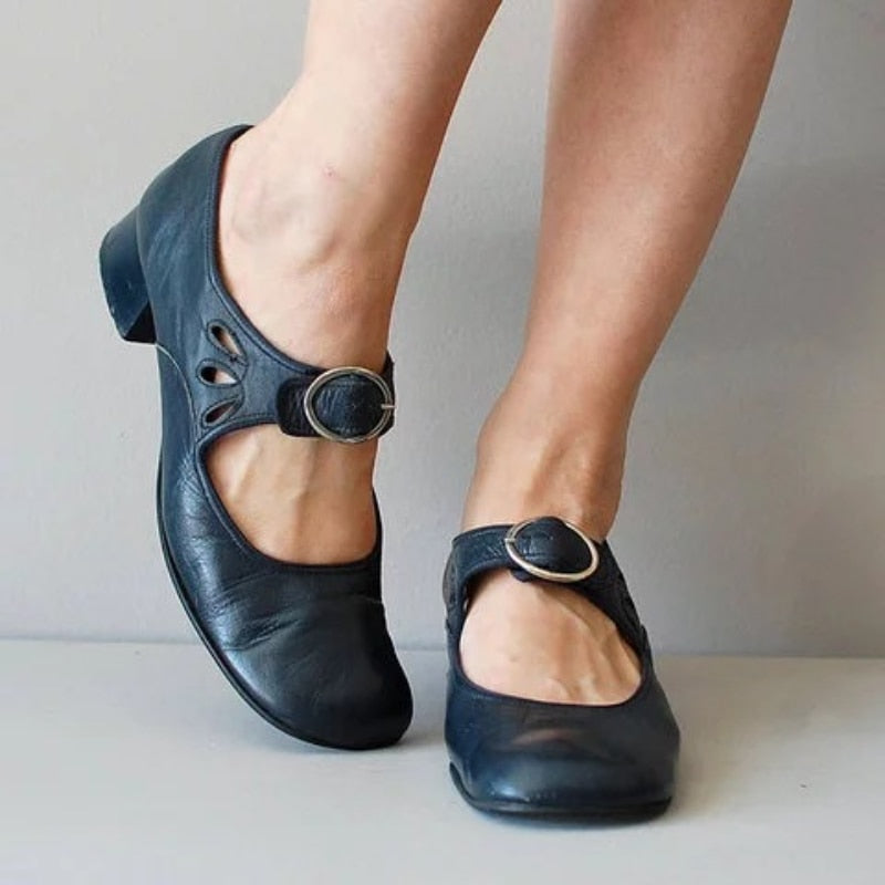 Women's pumps with low heel