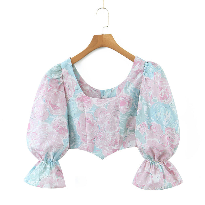 Blouse with pastel floral pattern and puff sleeves