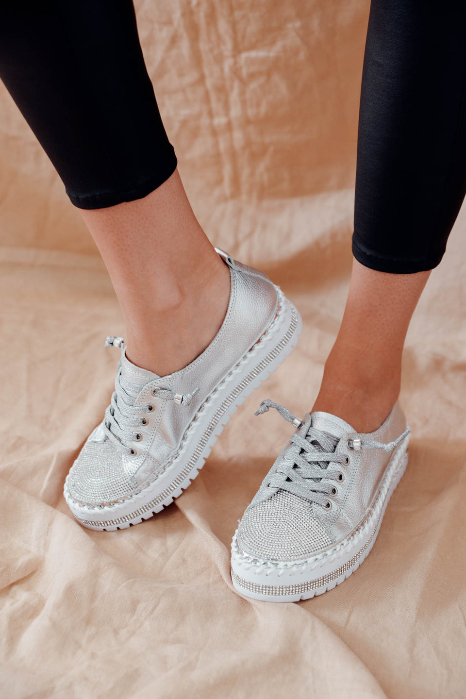 Comfortable diamond summer shoe