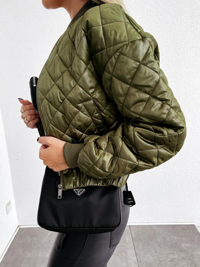 Women's short quilted jacket