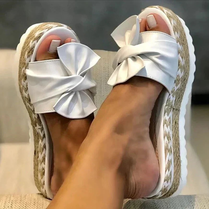 Summer Sandals With Wedge Heel and Bow Detail