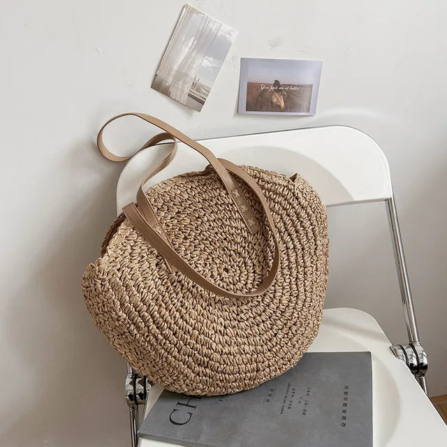 Round straw shoulder bag for women