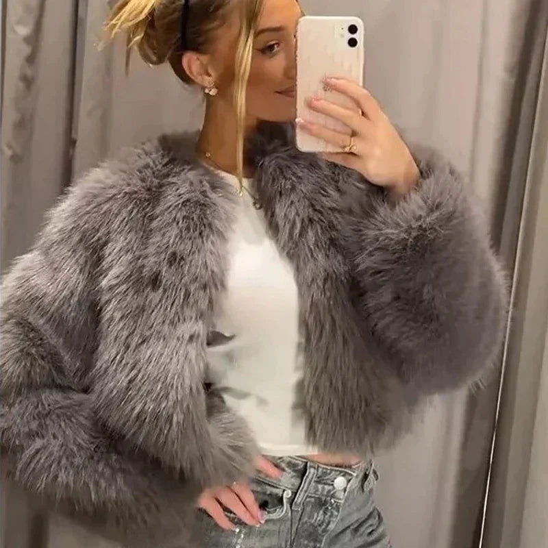 Kenzie - Elegant Plush Fur Coat