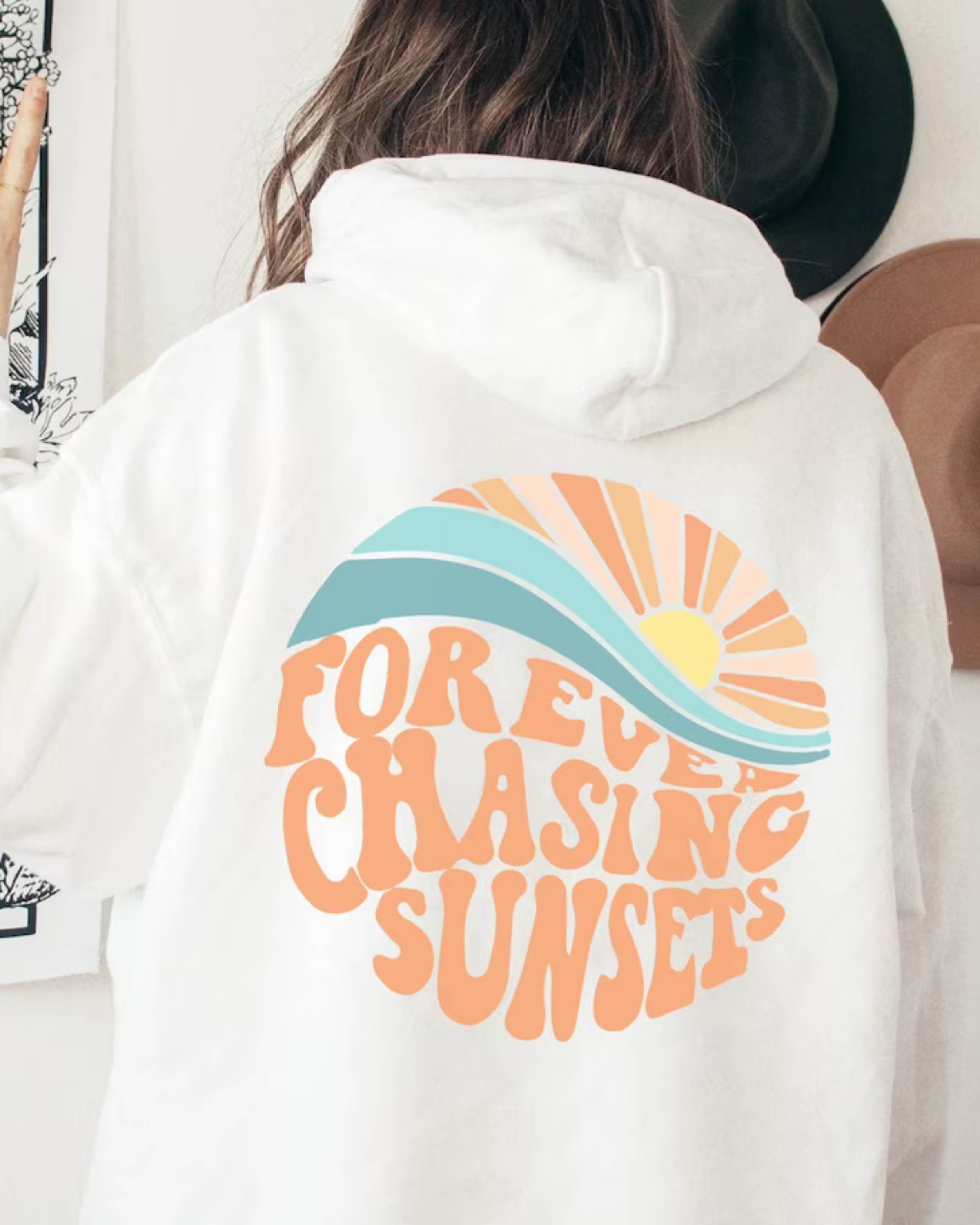 Stylish hoodie "Forever on the hunt for sunsets"