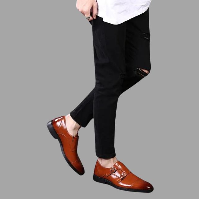 Elegant leather shoes with monk straps