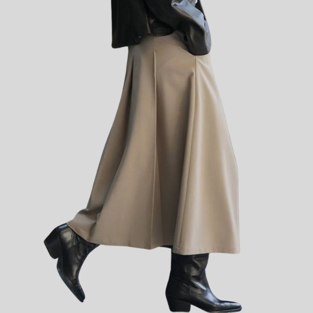 High-waisted skirt with A-line pleats