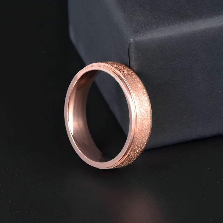 Elegant band ring with polished finish