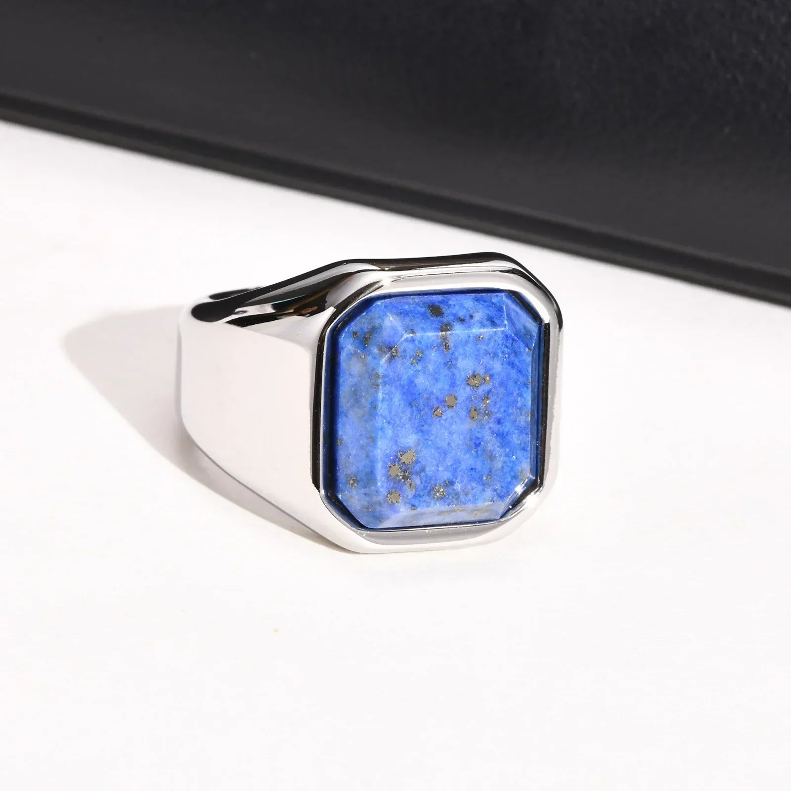 Oliver - Signet ring with natural stone inlay