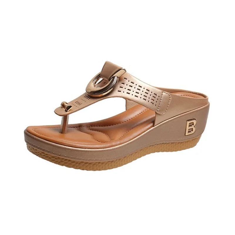 Summer sandals with wedge heel and toe opening