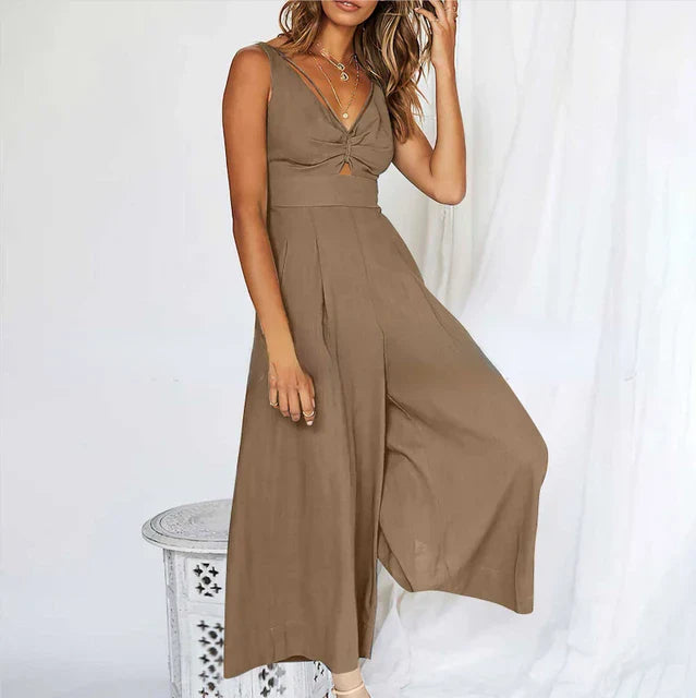 Elegant sleeveless jumpsuit with wide leg