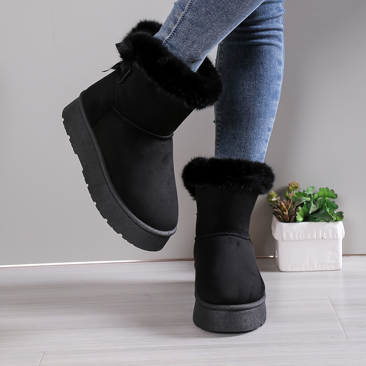 Stylish, thermo-lined plush boots with bow knot