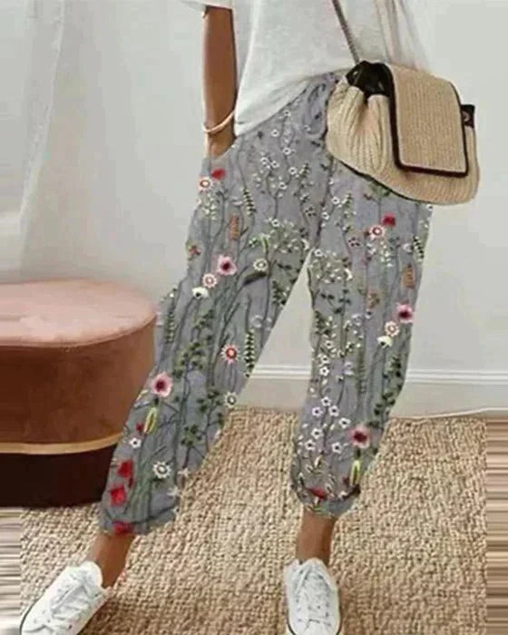 Fashionable casual trousers for women