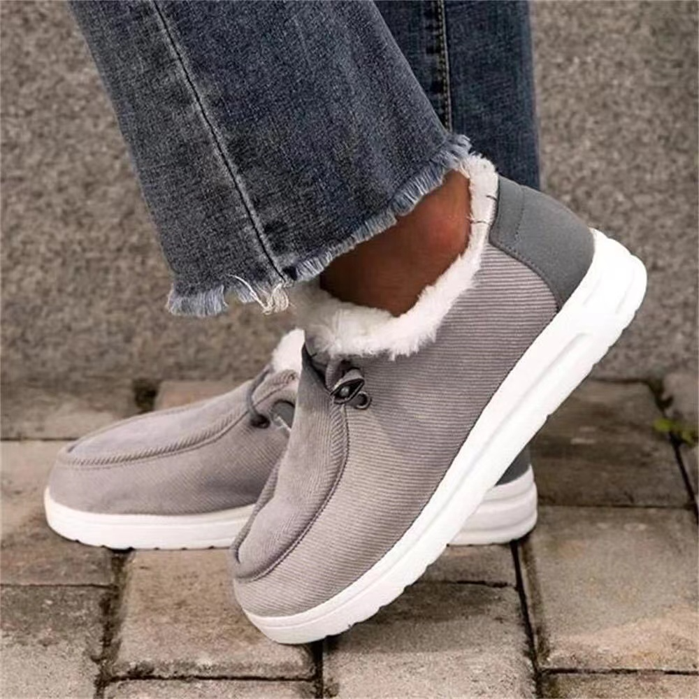 Elegant winter sneakers with fur lining