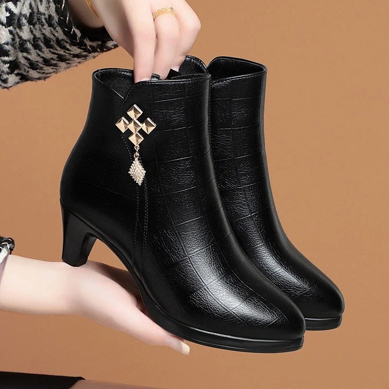 Elegant Heeled Ankle Boots