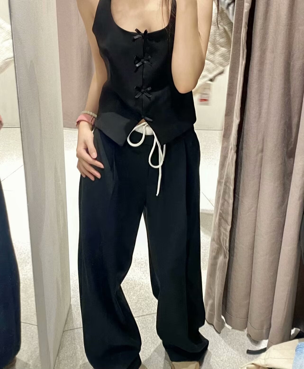 Trousers with high waist and wide leg