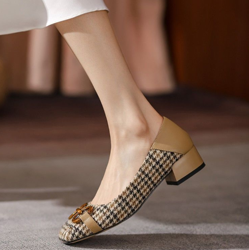 Ballerinas with houndstooth pattern and buckle detail