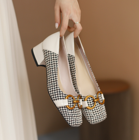 Ballerinas with houndstooth pattern and buckle detail