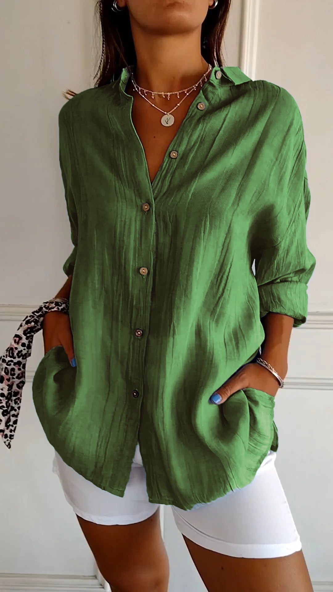 Elegant shirt with pleated hairstyle