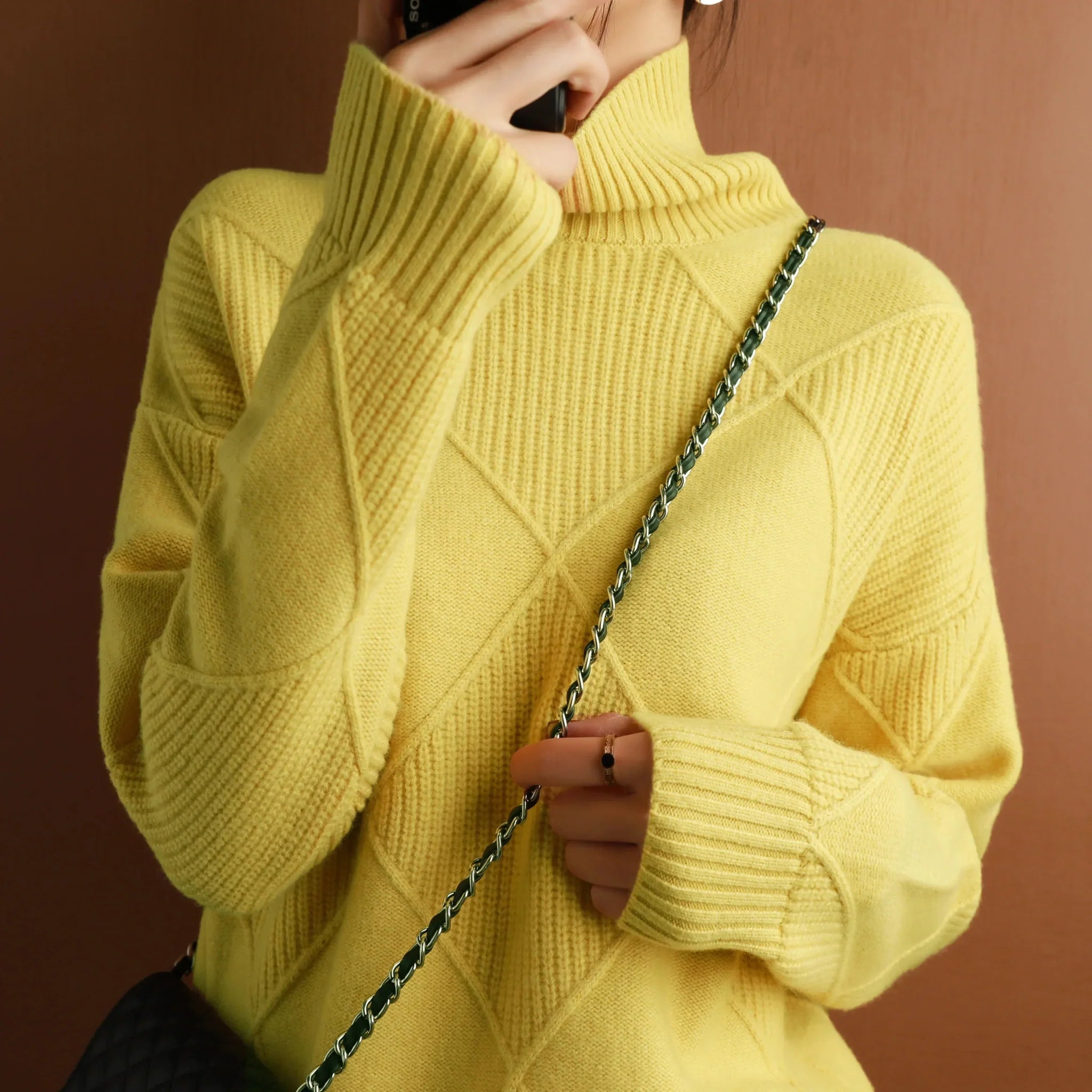 Ribbed Turtleneck Sweater – Geometric Knit Pattern for Casual Elegance