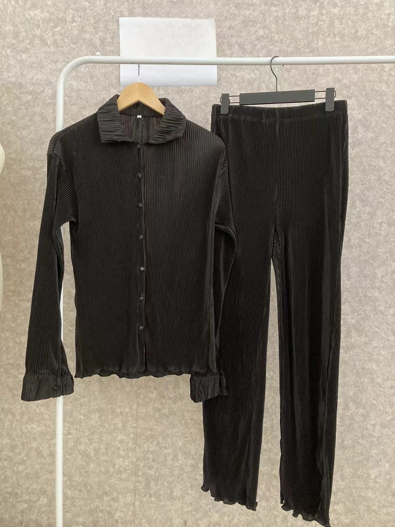 Wide trousers and blouse in ribbed fabric