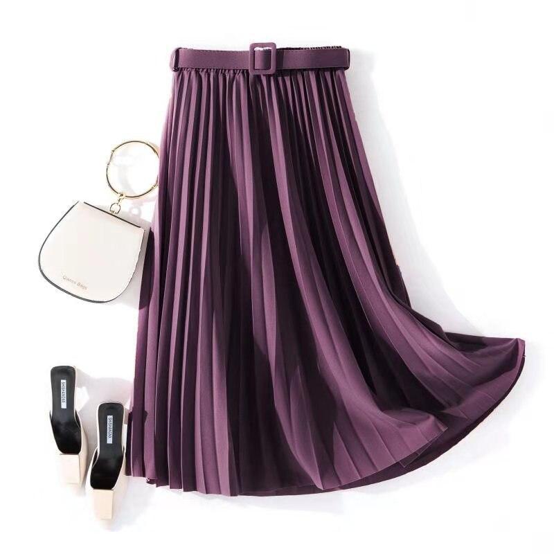 Pleated skirt with belt