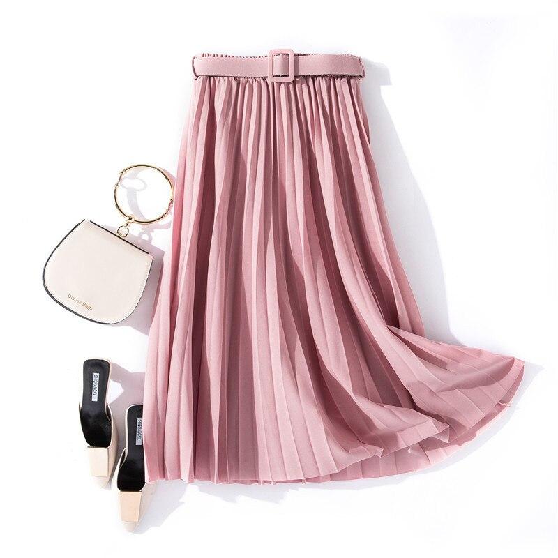 Pleated skirt with belt