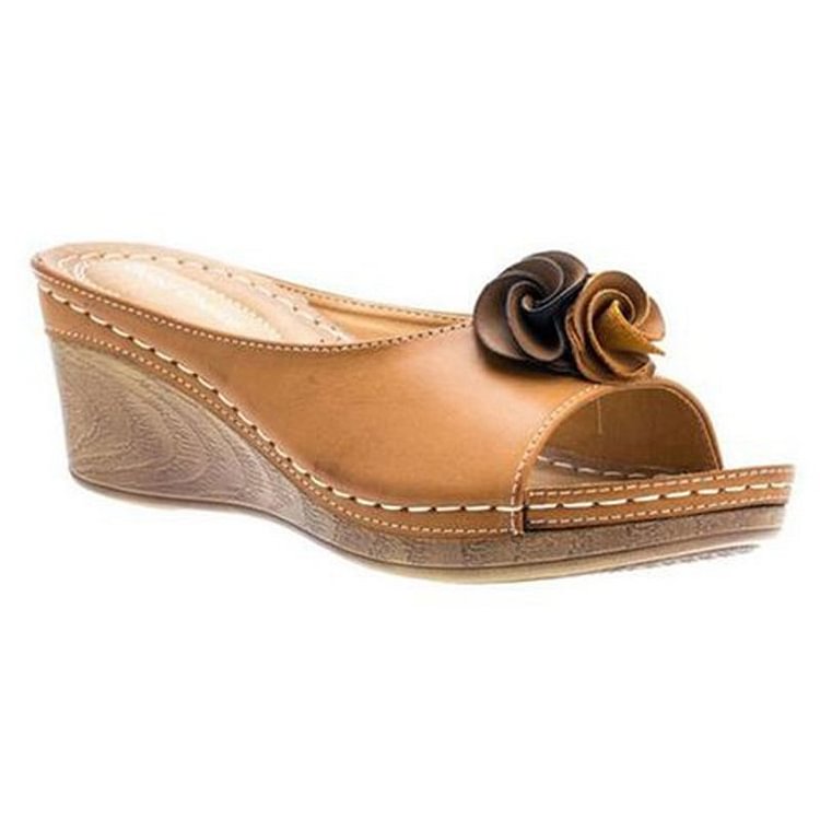 Comfortable wedge sandals in solid leather with flower