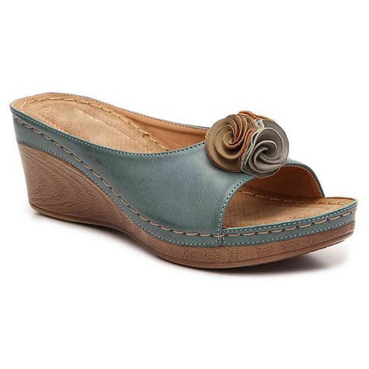 Comfortable wedge sandals in solid leather with flower